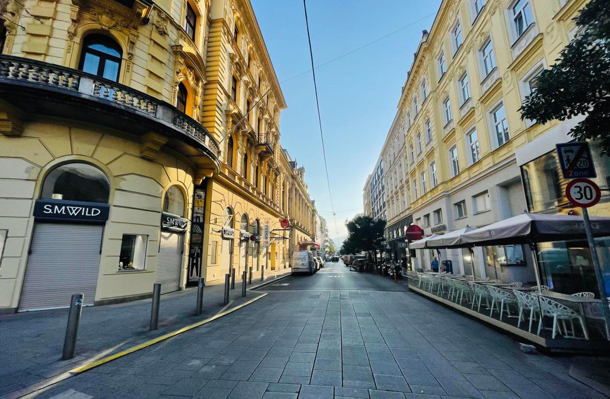 Salon Des Fleurs Linz-Landstrasse Lägenhet Exteriör bild